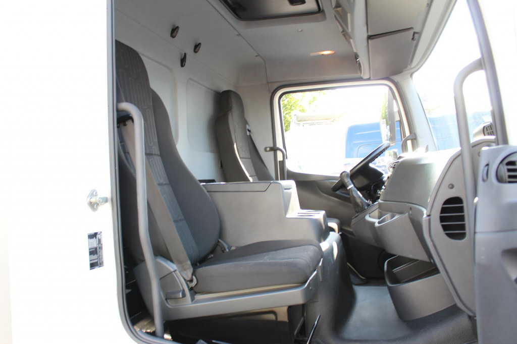 Mercedes-Benz Atego 818 E6 Koffer 6m Klima LDW Schalter LBW - Малотоннажный фургон: фото 3 Mercedes-Benz Atego 818 E6 Koffer 6m Klima LDW Schalter LBW - Малотоннажный фургон: фото 3