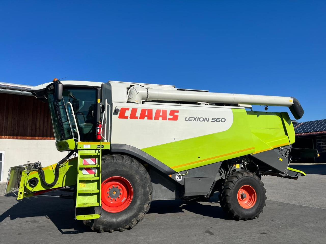 CLAAS Lexion 550 mit Schneidwerk V750, mit 3D, Baujahr 2009, guter gepflegter Zustand - Зерноуборочный комбайн: фото 1 CLAAS Lexion 550 mit Schneidwerk V750, mit 3D, Baujahr 2009, guter gepflegter Zustand - Зерноуборочный комбайн: фото 1