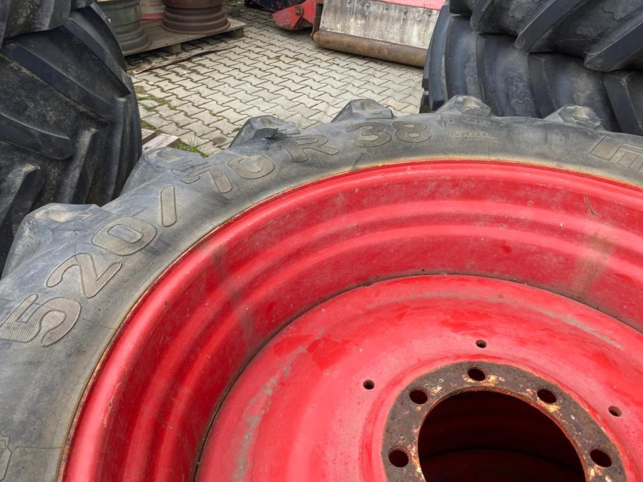 Fendt Komplettrad 420/70 R28 und 520/70 R38 - Трактор: фото 3 Fendt Komplettrad 420/70 R28 und 520/70 R38 - Трактор: фото 3