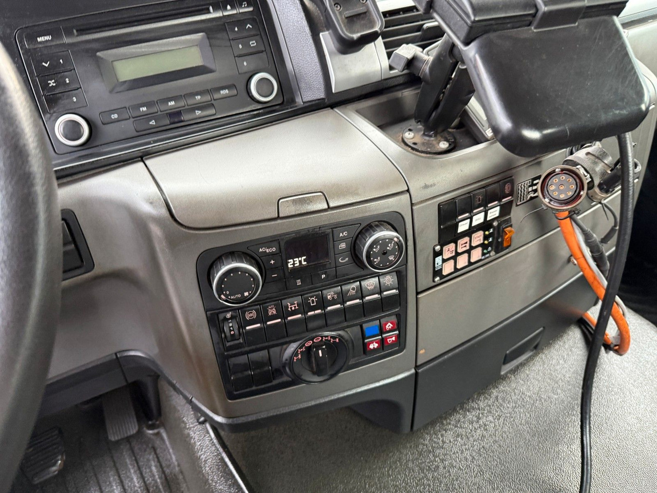 MAN TGS 18.360 4x4 Winterdienst Meiller Abroller - Крюковой мультилифт: фото 5 MAN TGS 18.360 4x4 Winterdienst Meiller Abroller - Крюковой мультилифт: фото 5