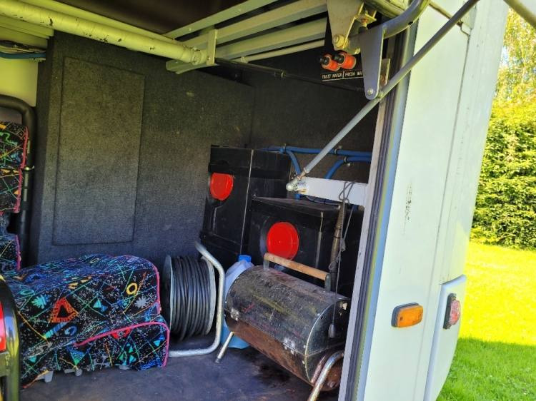 VOLVO B12M BERKHOF AXIAL70 MOTORHOME KLIMA 3.2003 - Туристический автобус: фото 4 VOLVO B12M BERKHOF AXIAL70 MOTORHOME KLIMA 3.2003 - Туристический автобус: фото 4