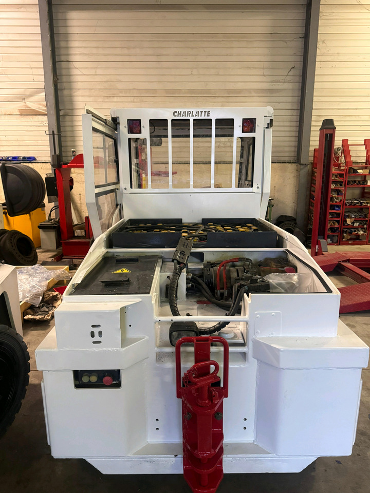 Charlatte 2012 - Багажный тягач: фото 5 Charlatte 2012 - Багажный тягач: фото 5