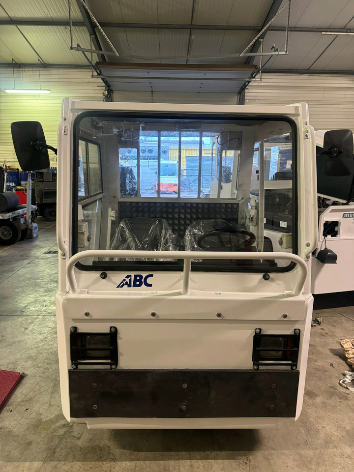 Charlatte 2012 - Багажный тягач: фото 4 Charlatte 2012 - Багажный тягач: фото 4