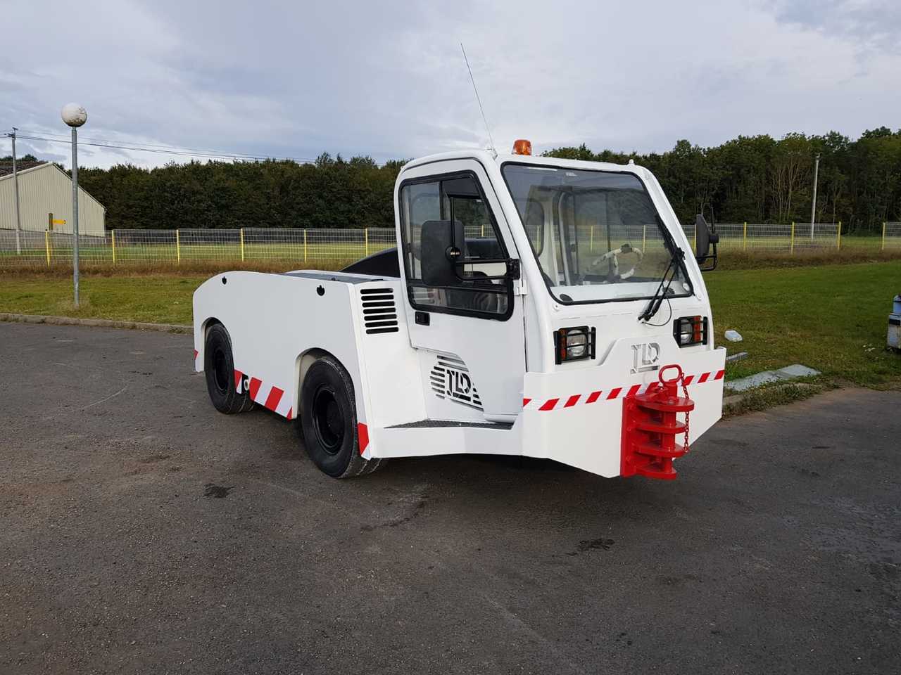 TLD Pushback TMX150-12 - Аэродромный тягач: фото 3 TLD Pushback TMX150-12 - Аэродромный тягач: фото 3