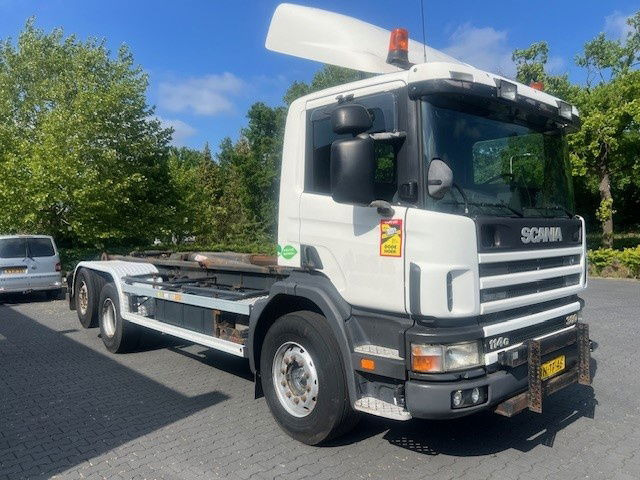 Scania P114-380 - Грузовик-контейнеровоз/ Сменный кузов: фото 2 Scania P114-380 - Грузовик-контейнеровоз/ Сменный кузов: фото 2