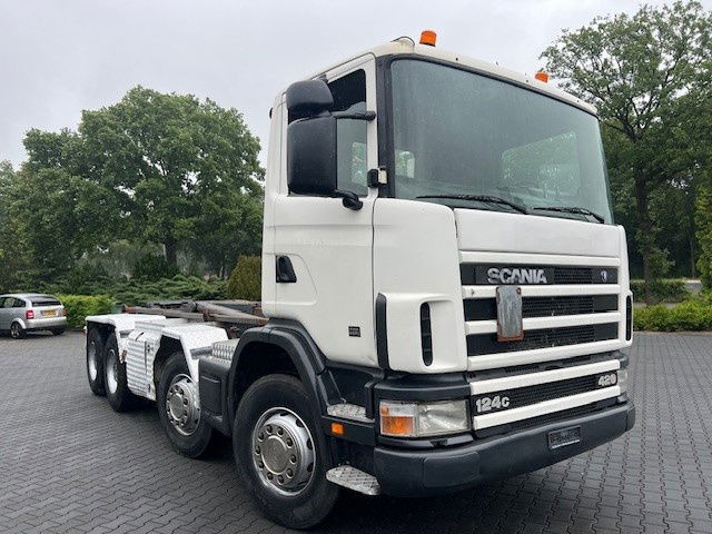 Scania R124-420 .420 8x4 - Грузовик-контейнеровоз/ Сменный кузов: фото 3 Scania R124-420 .420 8x4 - Грузовик-контейнеровоз/ Сменный кузов: фото 3