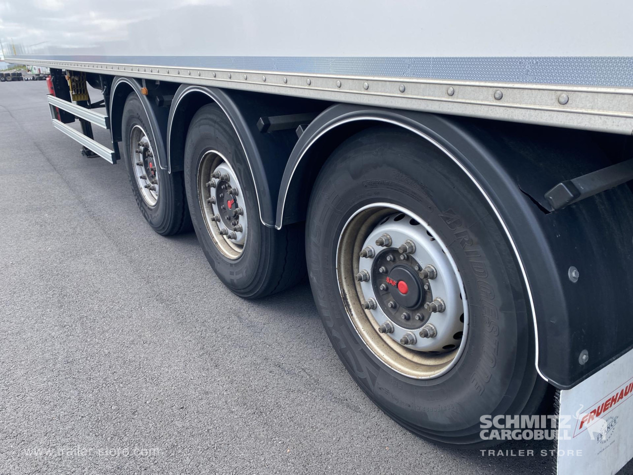 FRUEHAUF Dryfreight Standard - Полуприцеп-фургон: фото 2 FRUEHAUF Dryfreight Standard - Полуприцеп-фургон: фото 2
