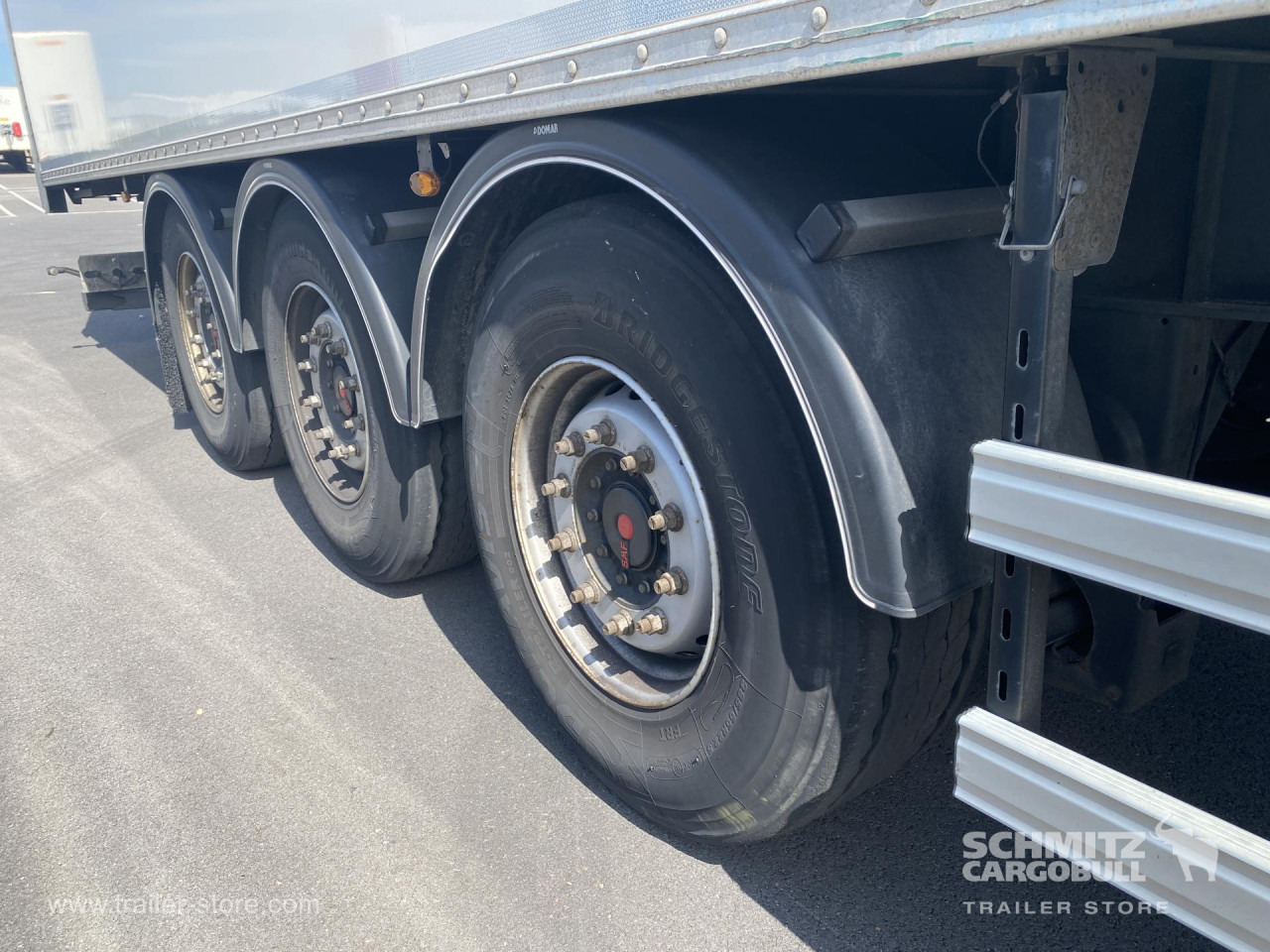 FRUEHAUF Dryfreight Standard Roller shutter door - Полуприцеп-фургон: фото 3 FRUEHAUF Dryfreight Standard Roller shutter door - Полуприцеп-фургон: фото 3