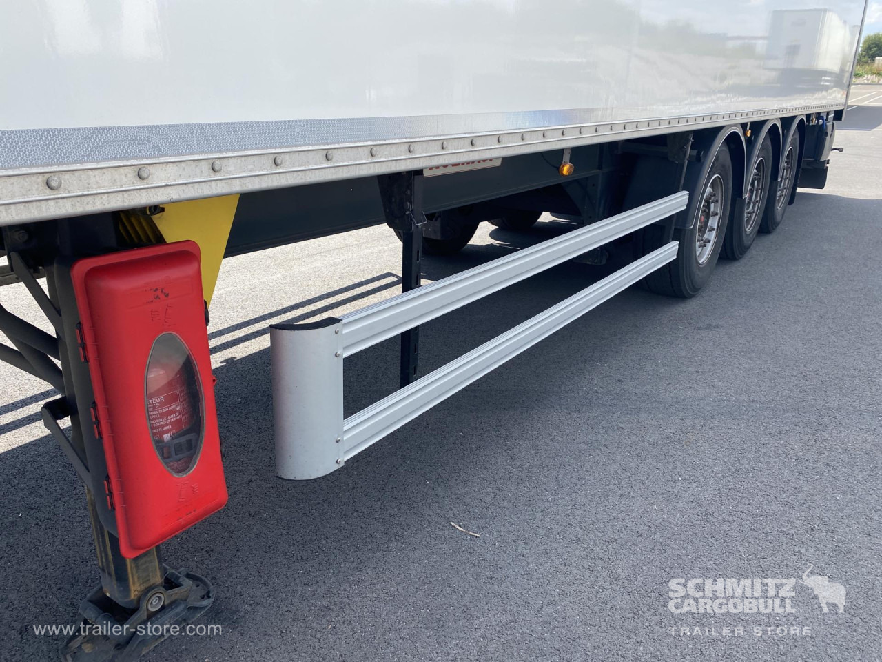 FRUEHAUF Dryfreight Standard Roller shutter door - Полуприцеп-фургон: фото 2 FRUEHAUF Dryfreight Standard Roller shutter door - Полуприцеп-фургон: фото 2