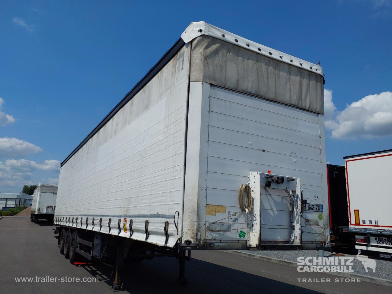 SCHMITZ Curtainsider Mega Taillift - Тентованный полуприцеп: фото 1 SCHMITZ Curtainsider Mega Taillift - Тентованный полуприцеп: фото 1