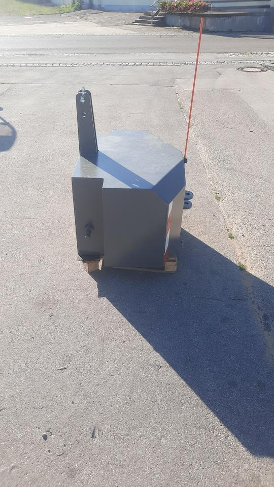 Frontgewicht Ballast Heckgewicht 800kg Traktor Gewicht Fendt - Противовес: фото 3 Frontgewicht Ballast Heckgewicht 800kg Traktor Gewicht Fendt - Противовес: фото 3