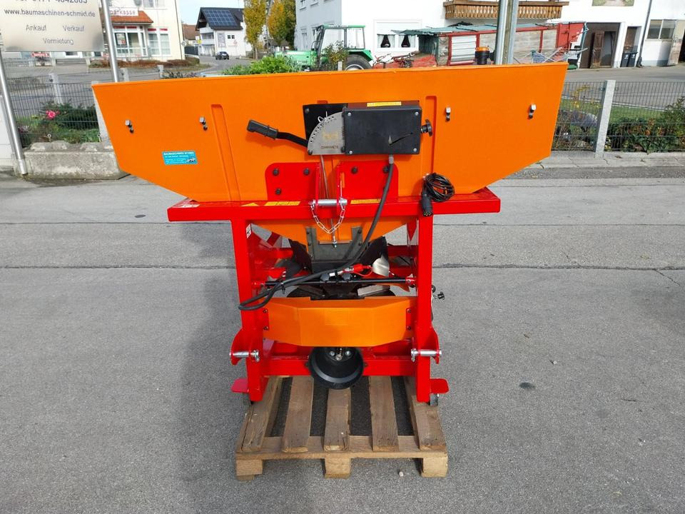 Salzstreuer 550-1200kg Sand Splitt Schlepper Traktor Streuer - Разбрасыватель песка/ Соли: фото 2 Salzstreuer 550-1200kg Sand Splitt Schlepper Traktor Streuer - Разбрасыватель песка/ Соли: фото 2