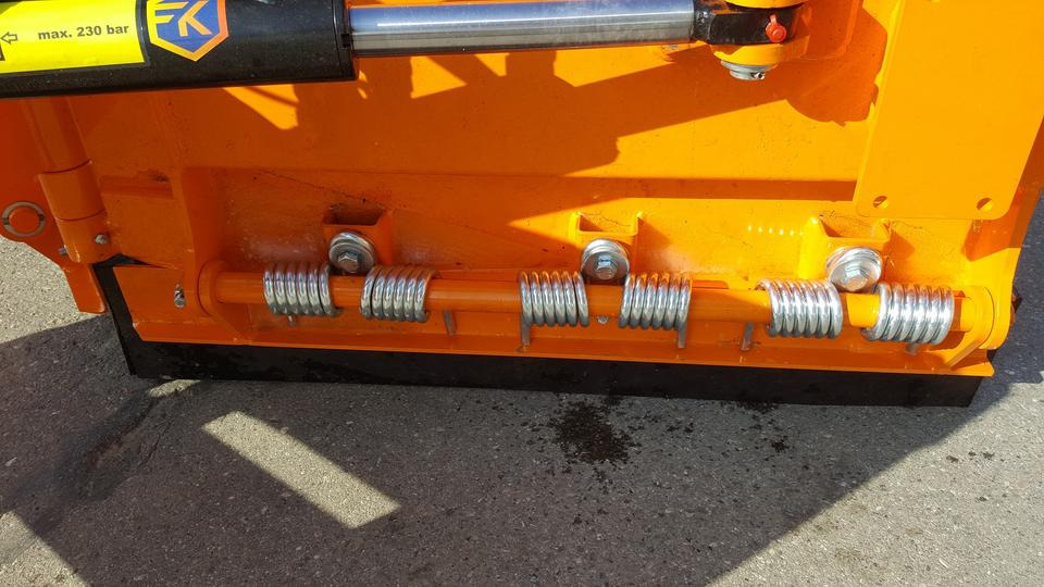 Schneeschild Vario 1,8m Schlepper Radlader Hoflader Kramer - Отвал для снега: фото 5 Schneeschild Vario 1,8m Schlepper Radlader Hoflader Kramer - Отвал для снега: фото 5