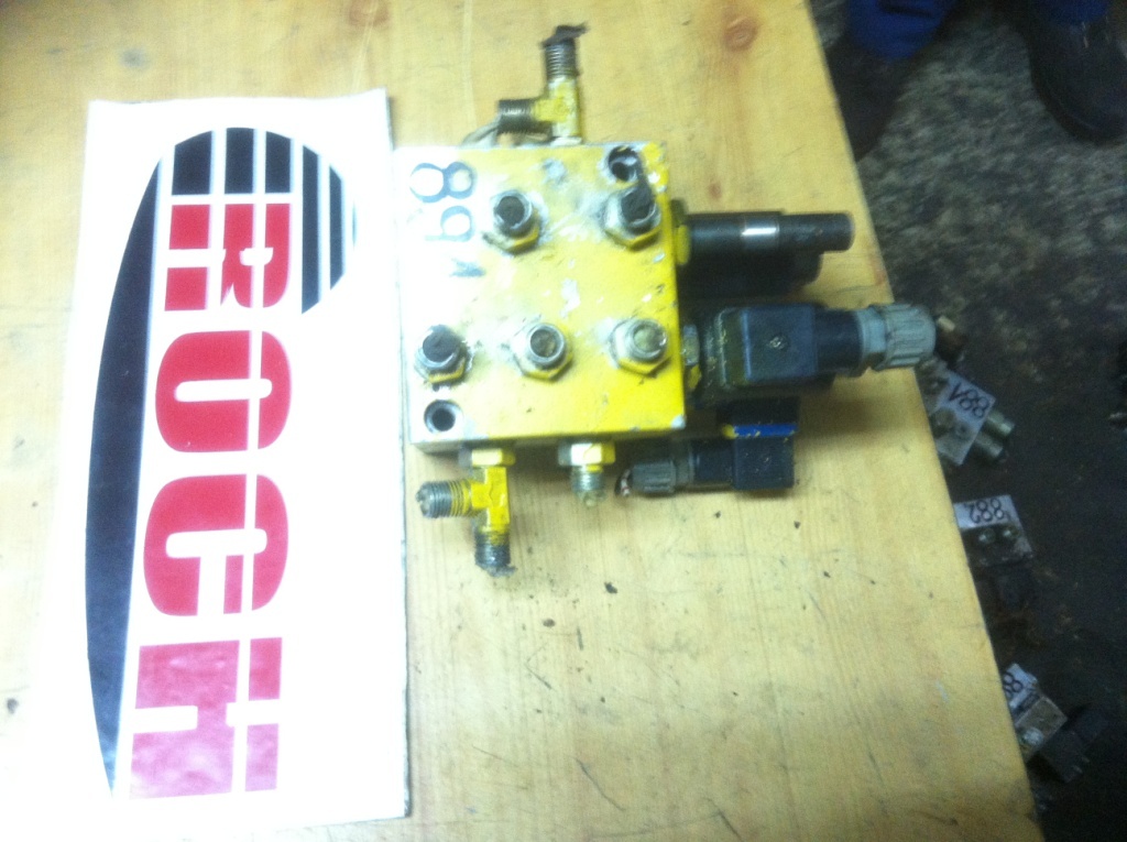 COMATROL 89 01 611 19 + 27VDC 28,5W - Гидравлический клапан для Строительной техники: фото 1 COMATROL 89 01 611 19 + 27VDC 28,5W - Гидравлический клапан для Строительной техники: фото 1