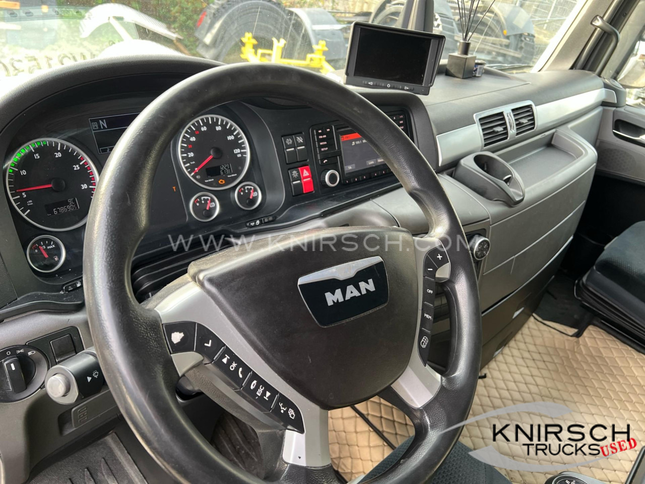 MAN TGA 26.480 Schwenkwandaufbau mit Böhm - Грузовик для перевозки напитков: фото 4 MAN TGA 26.480 Schwenkwandaufbau mit Böhm - Грузовик для перевозки напитков: фото 4