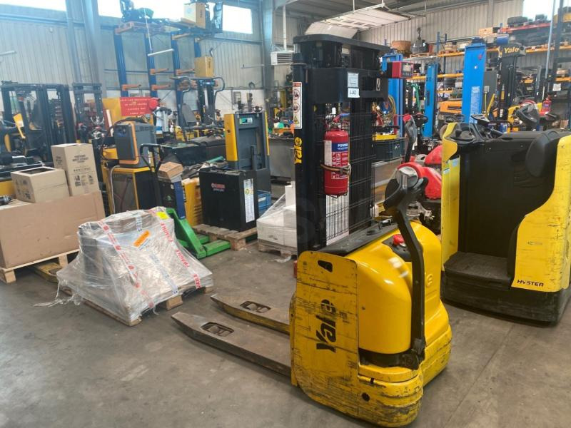 Yale Gerbeur accompagnant avec pesage Ravas - Штабелер: фото 1 Yale Gerbeur accompagnant avec pesage Ravas - Штабелер: фото 1