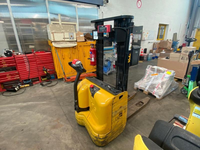 Yale Gerbeur accompagnant avec pesage Ravas - Штабелер: фото 2 Yale Gerbeur accompagnant avec pesage Ravas - Штабелер: фото 2