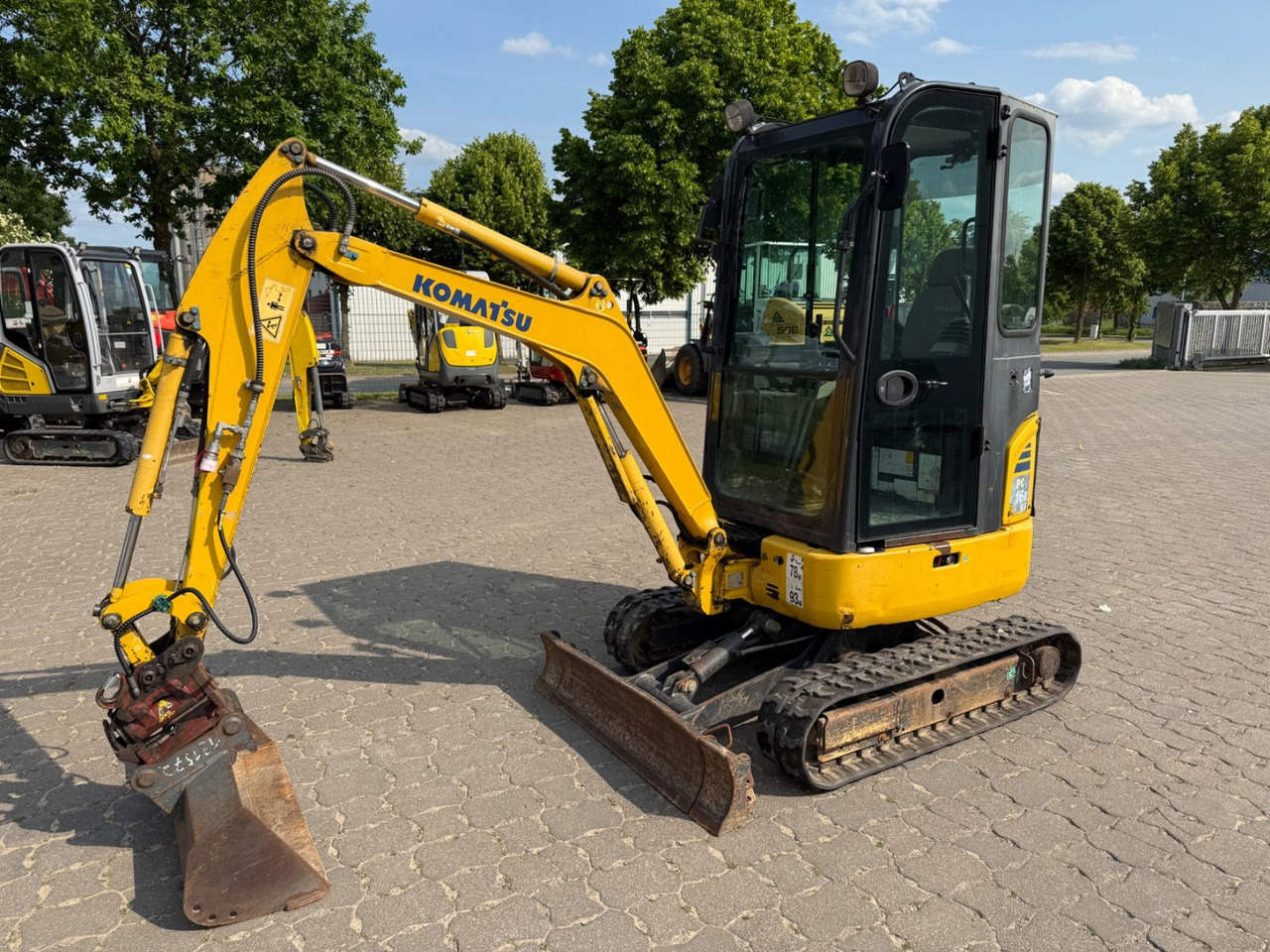 Komatsu PC 16R-3HS, Bj 17, 2210 BH, Tilt mit HS01, GL - Мини-экскаватор: фото 1 Komatsu PC 16R-3HS, Bj 17, 2210 BH, Tilt mit HS01, GL - Мини-экскаватор: фото 1