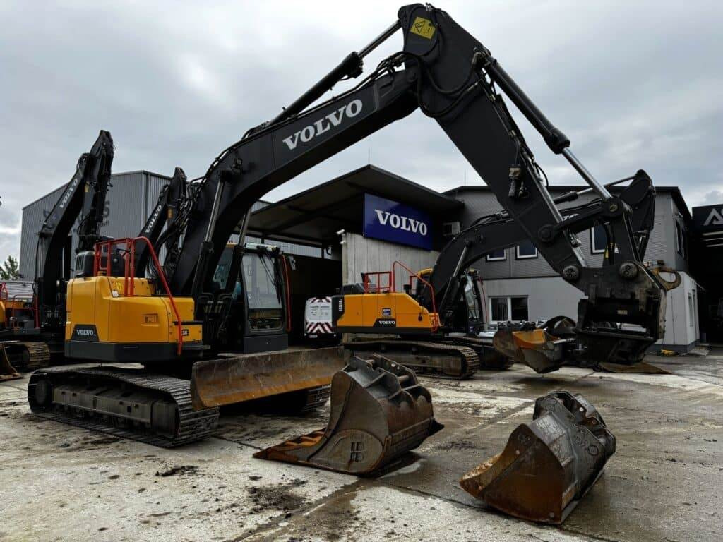 Volvo ECR235EL - Гусеничный экскаватор: фото 1 Volvo ECR235EL - Гусеничный экскаватор: фото 1