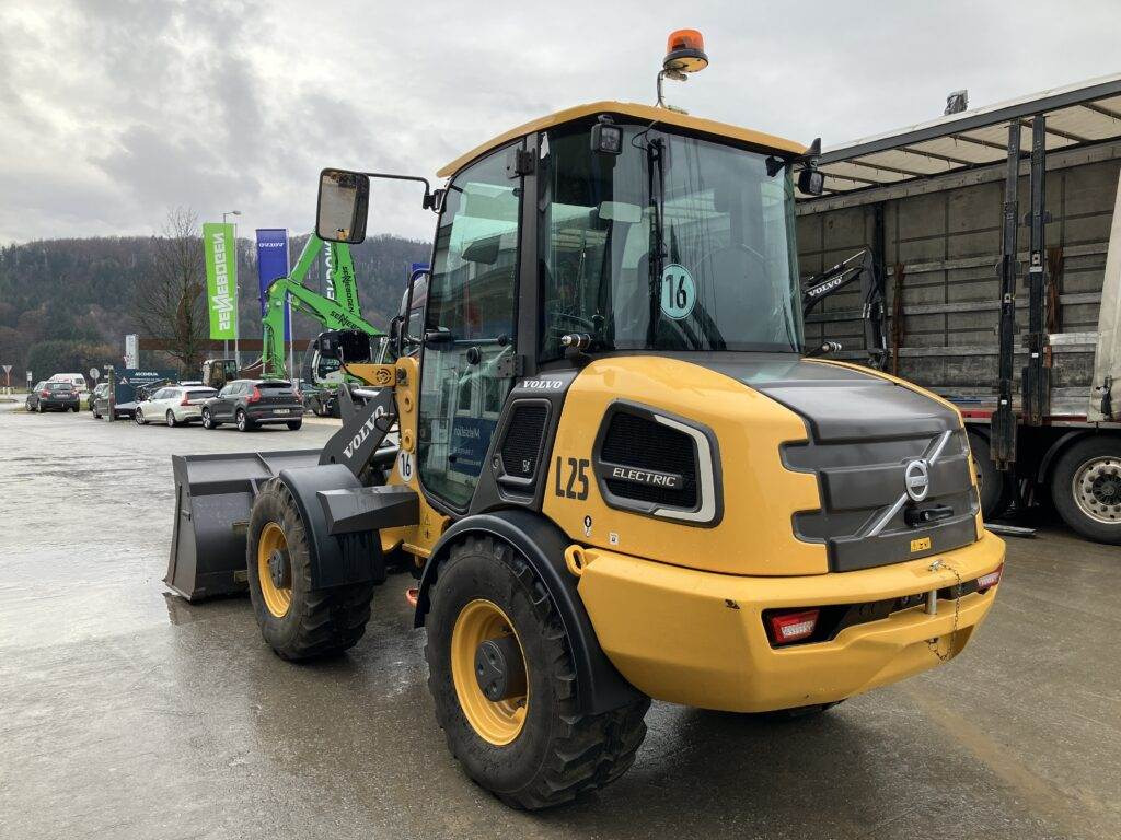 Volvo JL25H Electric - Мини-погрузчик с бортовым поворотом: фото 3 Volvo JL25H Electric - Мини-погрузчик с бортовым поворотом: фото 3