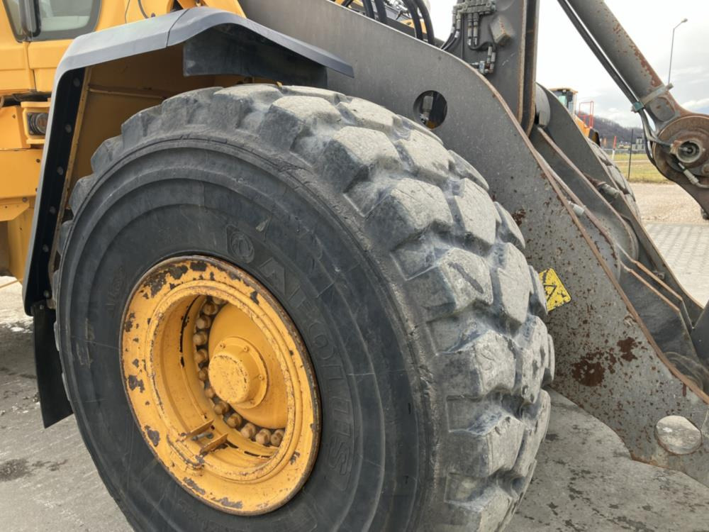 Колёсный погрузчик Volvo L180H: фото 10 Колёсный погрузчик Volvo L180H: фото 10