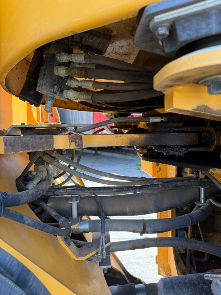 Колёсный погрузчик Volvo L60H: фото 10 Колёсный погрузчик Volvo L60H: фото 10