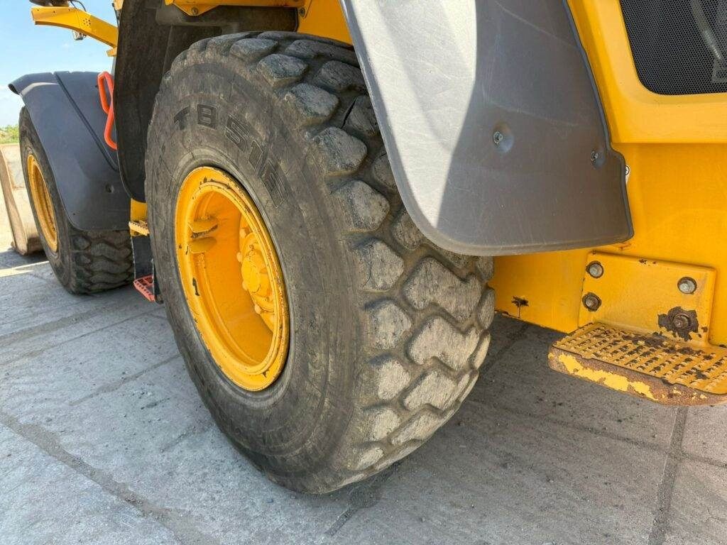 Колёсный погрузчик Volvo L60H: фото 17 Колёсный погрузчик Volvo L60H: фото 17