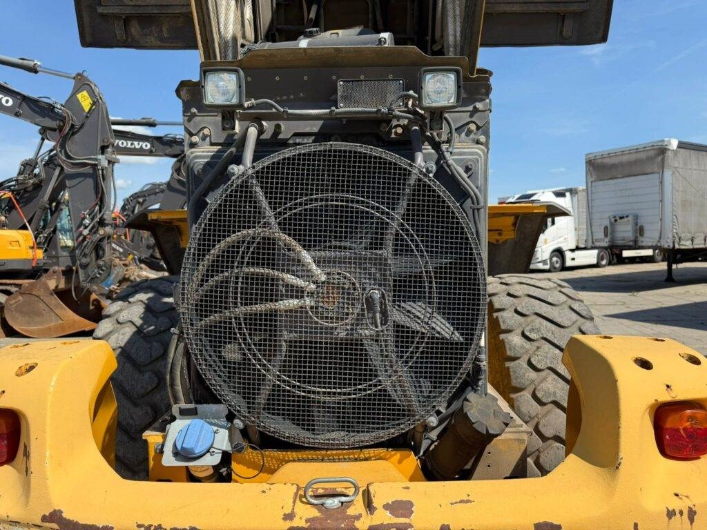 Колёсный погрузчик Volvo L60H: фото 6 Колёсный погрузчик Volvo L60H: фото 6