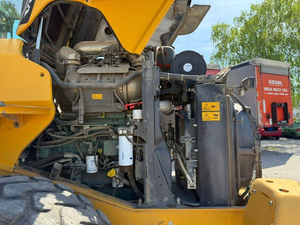 Колёсный погрузчик Volvo L60H: фото 9 Колёсный погрузчик Volvo L60H: фото 9