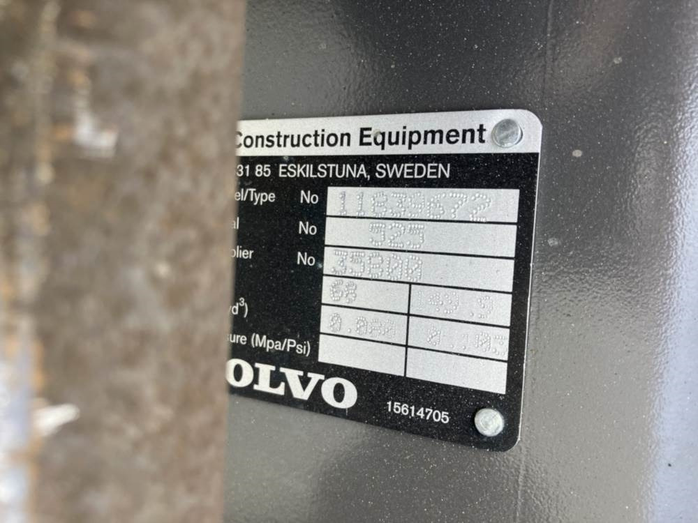 Volvo Tieflöffel mit Zähnen - Festanbau - Экскаватор-погрузчик: фото 3 Volvo Tieflöffel mit Zähnen - Festanbau - Экскаватор-погрузчик: фото 3