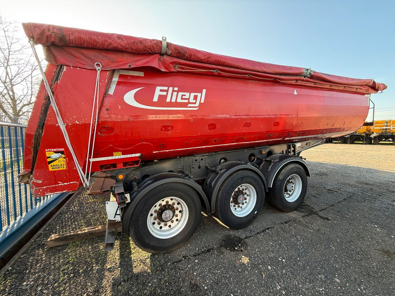 Fliegl DHKA 390 Kippauflieger 3 Achse - Самосвальный полуприцеп: фото 2 Fliegl DHKA 390 Kippauflieger 3 Achse - Самосвальный полуприцеп: фото 2