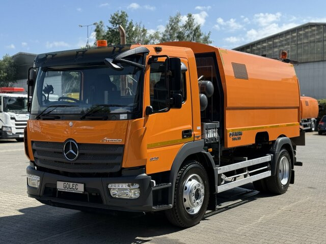 Mercedes-Benz ATEGO 1323 4x2 Kehrmaschine FAUN Viajet 6R/H - Подметально-уборочная машина: фото 4 Mercedes-Benz ATEGO 1323 4x2 Kehrmaschine FAUN Viajet 6R/H - Подметально-уборочная машина: фото 4