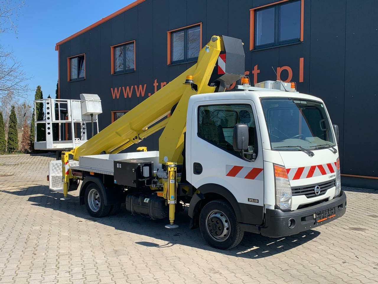 Nissan Cabstar 4x2 Ruthmann Steiger TB 270 - Грузовик с подъемником: фото 1 Nissan Cabstar 4x2 Ruthmann Steiger TB 270 - Грузовик с подъемником: фото 1