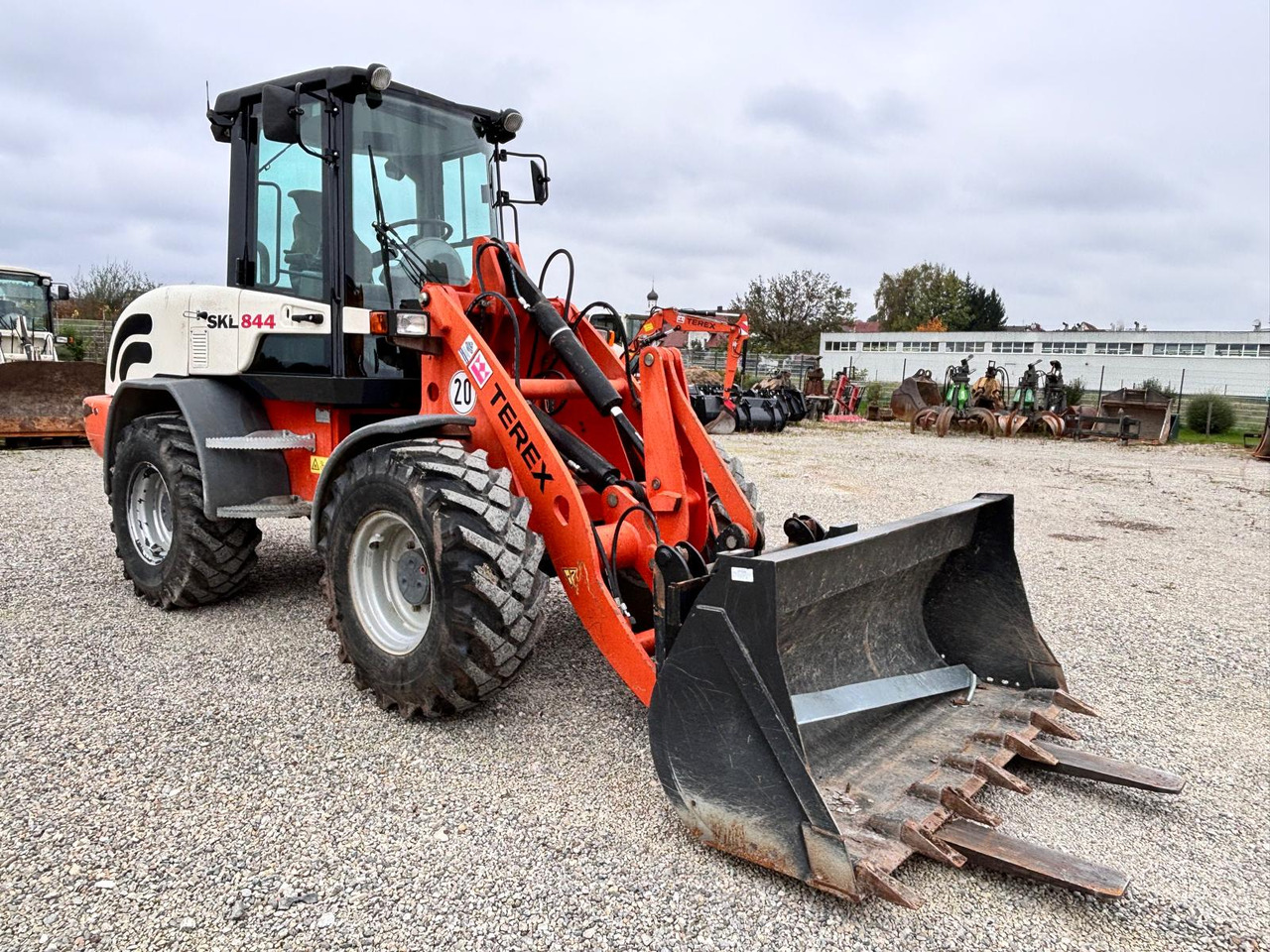 TEREX TL 100 - Колёсный погрузчик: фото 2 TEREX TL 100 - Колёсный погрузчик: фото 2