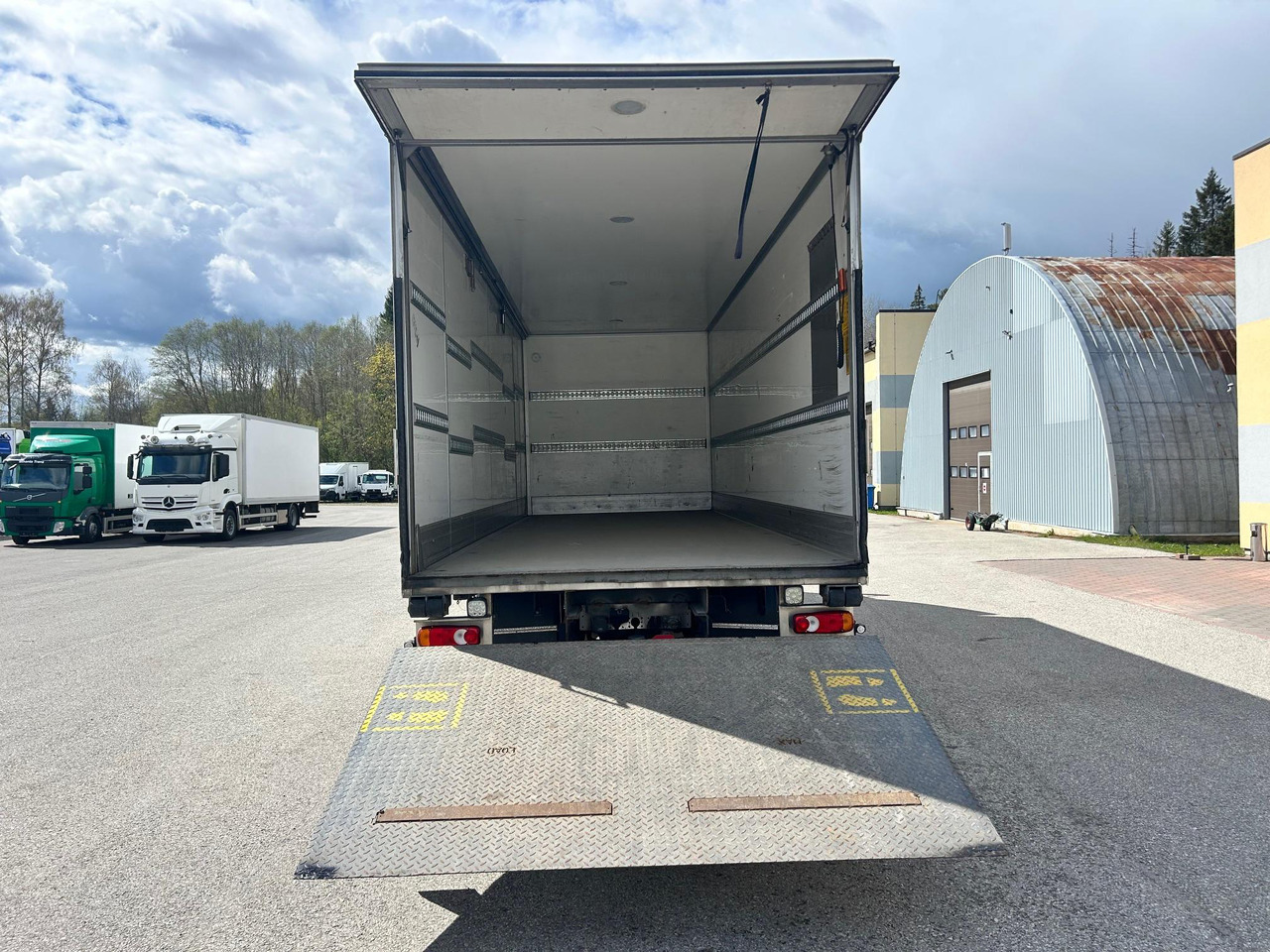 DAF LF320 - Грузовик с закрытым кузовом: фото 5 DAF LF320 - Грузовик с закрытым кузовом: фото 5