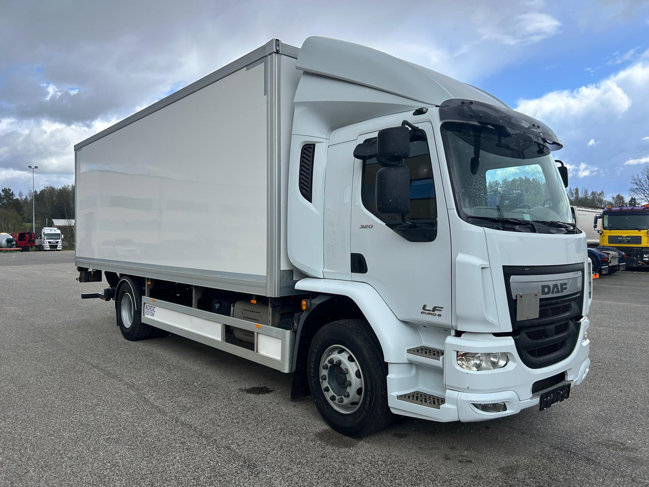 DAF LF320 - Грузовик с закрытым кузовом: фото 1 DAF LF320 - Грузовик с закрытым кузовом: фото 1