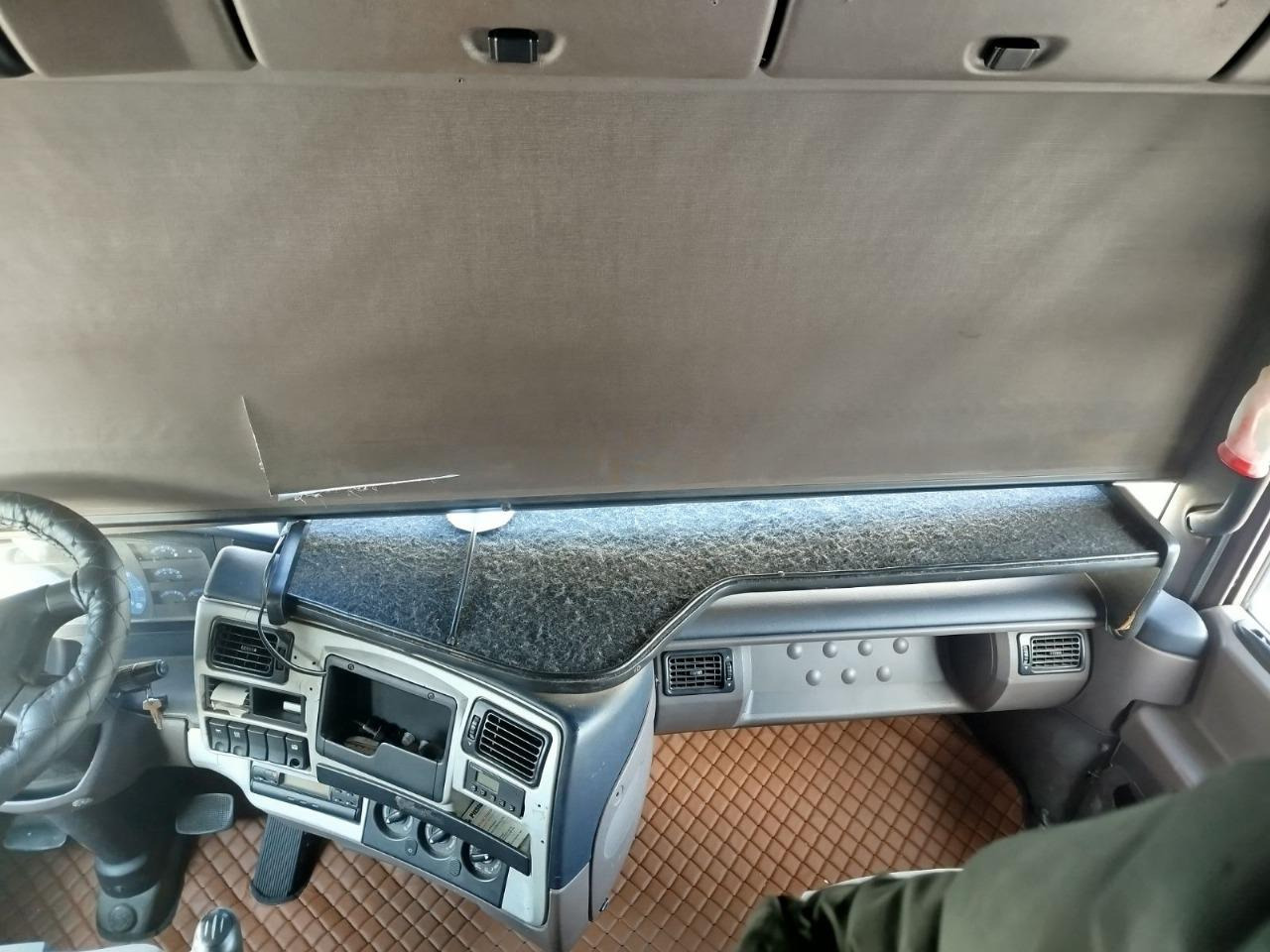 Тягач RENAULT Magnum 440 ID1573S: фото 18 Тягач RENAULT Magnum 440 ID1573S: фото 18