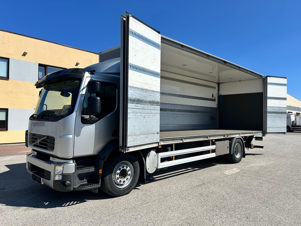 VOLVO FE260 - Грузовик с закрытым кузовом: фото 3 VOLVO FE260 - Грузовик с закрытым кузовом: фото 3
