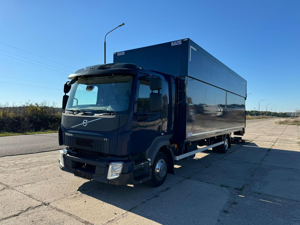 VOLVO FL 240 - Грузовик с закрытым кузовом: фото 2 VOLVO FL 240 - Грузовик с закрытым кузовом: фото 2