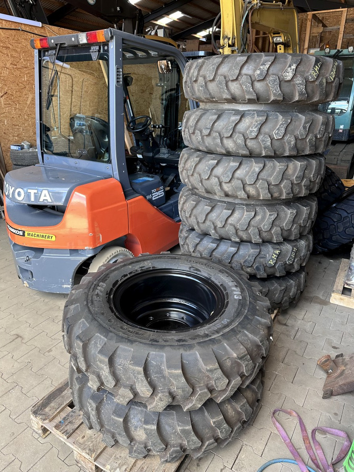 Apollo 10.00 - 20 Apollo Kompletträder - Complet tires - Шина для Колёсных экскаваторов: фото 1 Apollo 10.00 - 20 Apollo Kompletträder - Complet tires - Шина для Колёсных экскаваторов: фото 1