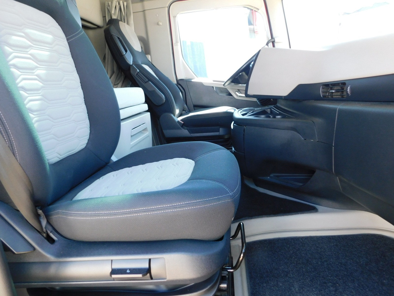 Ford F max ll 4x2 scab e6 12tx2620 - Тягач: фото 5 Ford F max ll 4x2 scab e6 12tx2620 - Тягач: фото 5