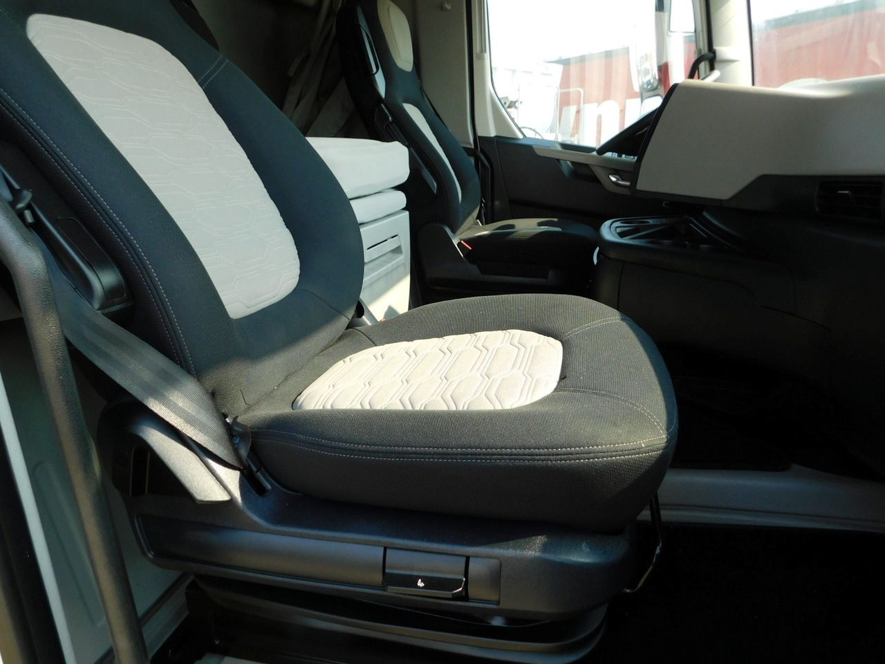Ford F max ll 4x2 scab e6 eco 16spdamt ecotorq - Тягач: фото 5 Ford F max ll 4x2 scab e6 eco 16spdamt ecotorq - Тягач: фото 5