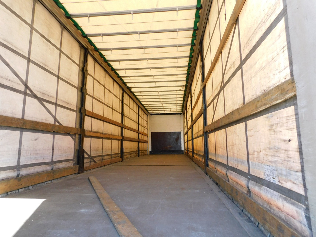 Wielton Ns3k - Тентованный полуприцеп: фото 5 Wielton Ns3k - Тентованный полуприцеп: фото 5