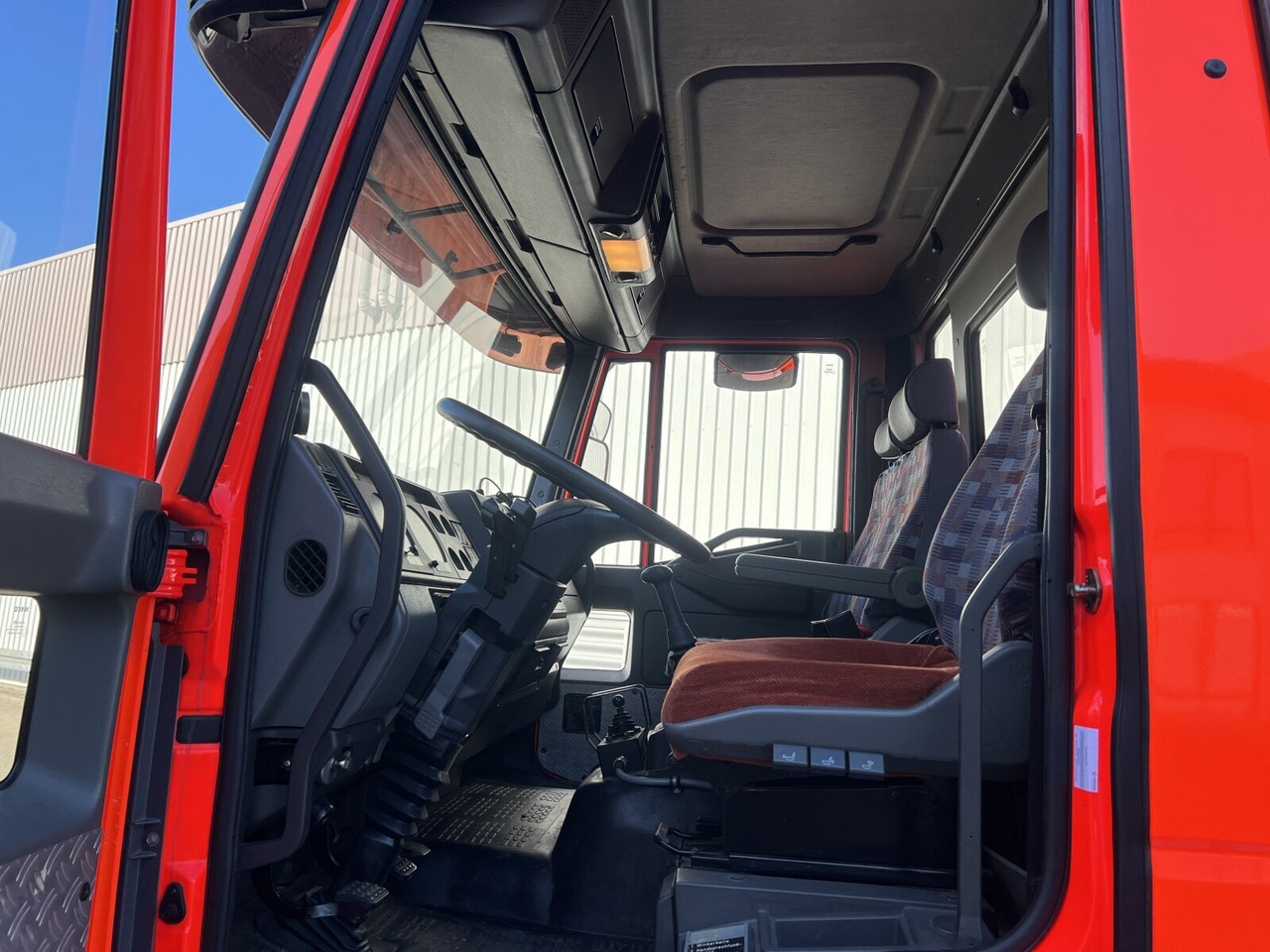 Andere FF 95 E 18 WR 4x4 FF 95 E 18 WR 4x4, 6000l Wassertank - Грузовик-цистерна: фото 2 Andere FF 95 E 18 WR 4x4 FF 95 E 18 WR 4x4, 6000l Wassertank - Грузовик-цистерна: фото 2