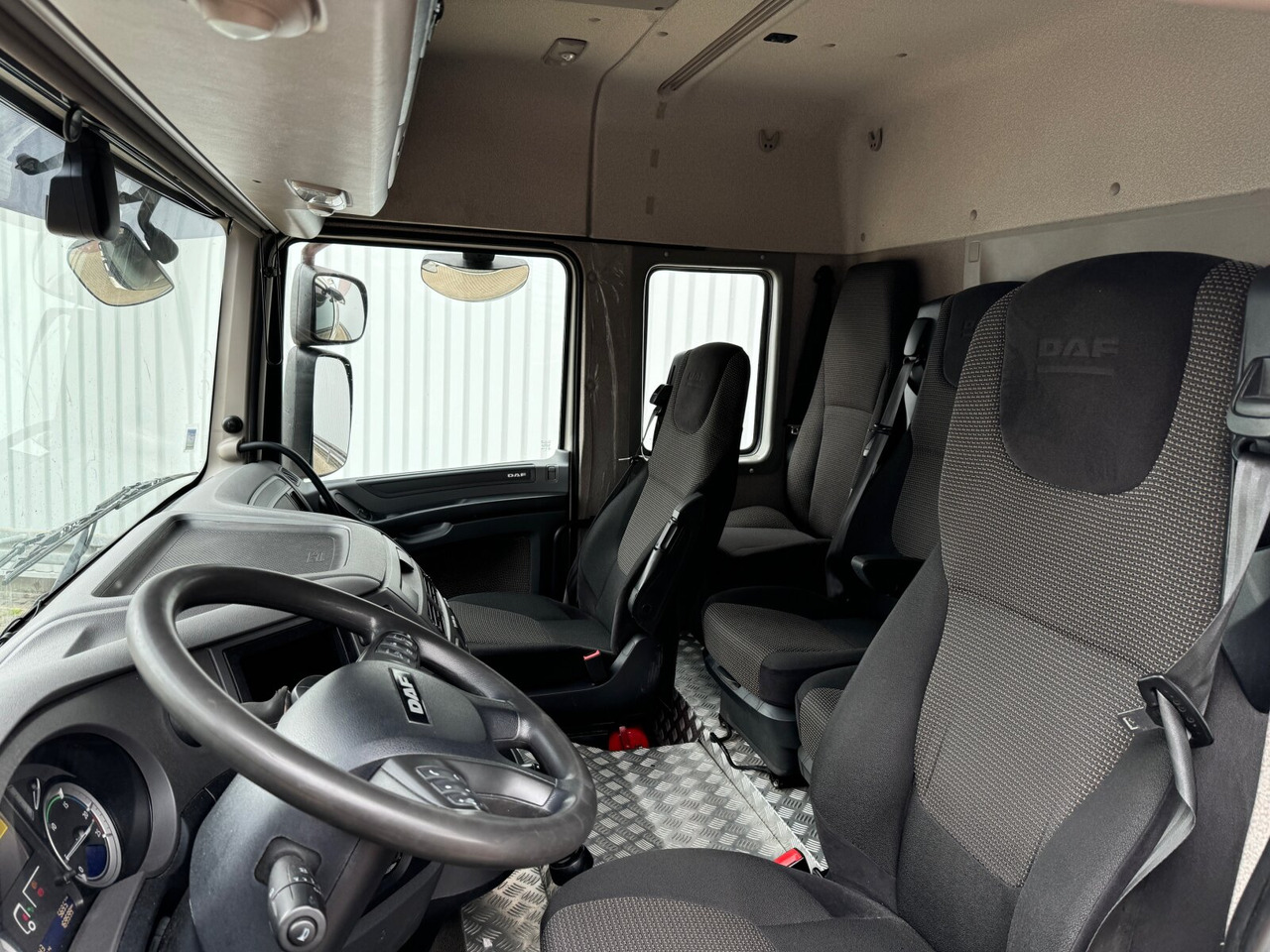 DAF XF 410 FA 4x2 XF 410 FA 4x2, Fahrschule, 2x AHK, 6 Sitze - Грузовик бортовой/ Платформа: фото 3 DAF XF 410 FA 4x2 XF 410 FA 4x2, Fahrschule, 2x AHK, 6 Sitze - Грузовик бортовой/ Платформа: фото 3