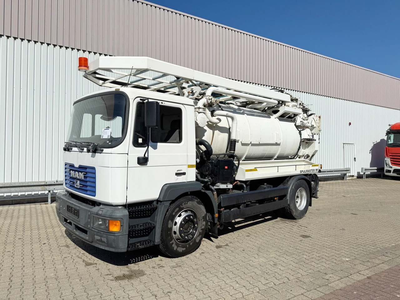 MAN TGM 18.284 4x2 BL TGM 18.284 4x2 BL, Assmann Saug- und Spülwagen 9m³ - Грузовик: фото 1 MAN TGM 18.284 4x2 BL TGM 18.284 4x2 BL, Assmann Saug- und Spülwagen 9m³ - Грузовик: фото 1