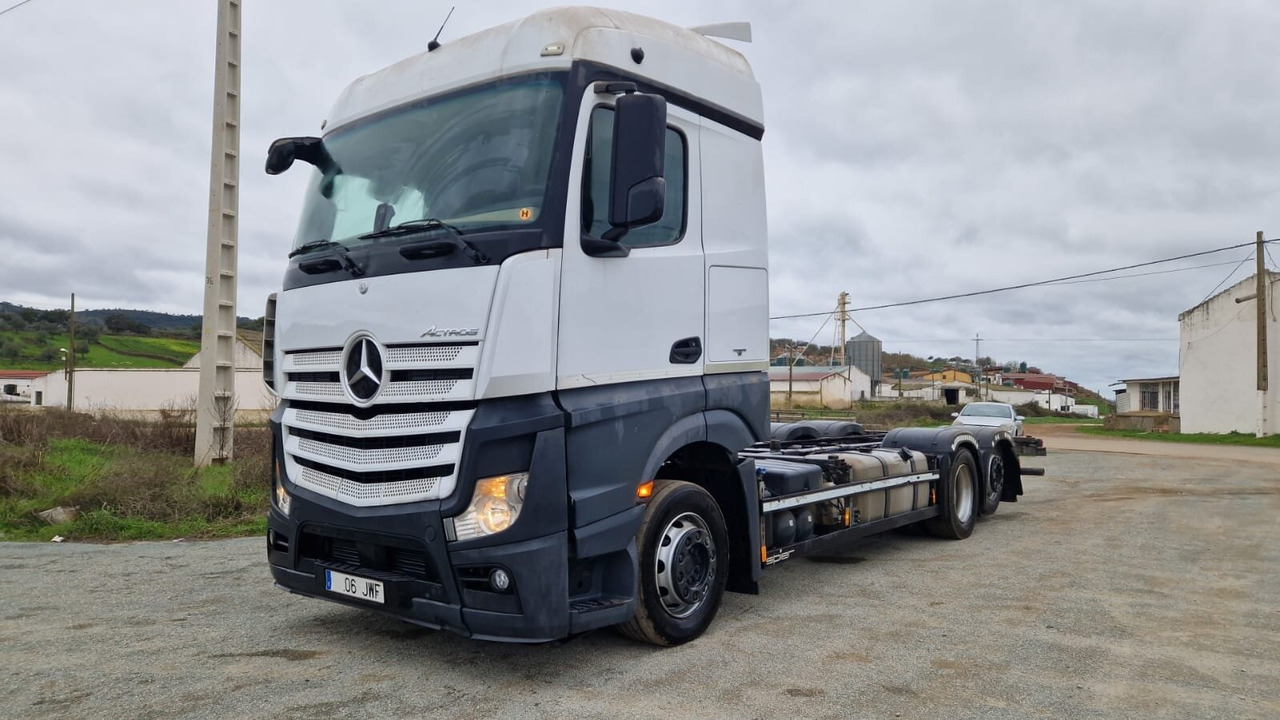 Mercedes-Benz Actros 2545 6x2 - Грузовик: фото 1 Mercedes-Benz Actros 2545 6x2 - Грузовик: фото 1