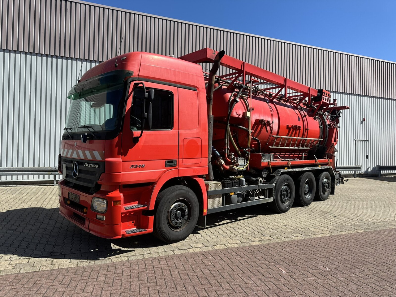 Mercedes-Benz Actros 3246 L 8x2 Actros 3246 L 8x2, Hellmers Saug- und Spülwagen ca. 15m³ - Грузовик: фото 1 Mercedes-Benz Actros 3246 L 8x2 Actros 3246 L 8x2, Hellmers Saug- und Spülwagen ca. 15m³ - Грузовик: фото 1