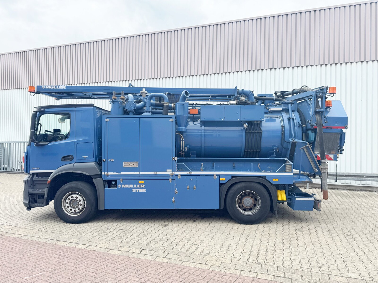 Mercedes-Benz Arocs 1843 L 4x2 Arocs 1843 L 4x2, Müller Canalmaster ca. 8m³, Standheizung, Funk - Грузовик: фото 5 Mercedes-Benz Arocs 1843 L 4x2 Arocs 1843 L 4x2, Müller Canalmaster ca. 8m³, Standheizung, Funk - Грузовик: фото 5