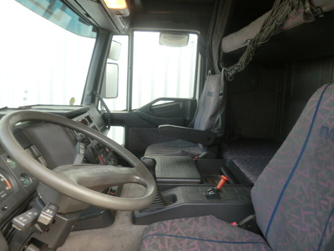 Фото интерьера 2: Грузовик с закрытым кузовом Iveco EuroTech 190E40 4x2 Euro Tech 190E40, Möbelkoffer, 49 cbm